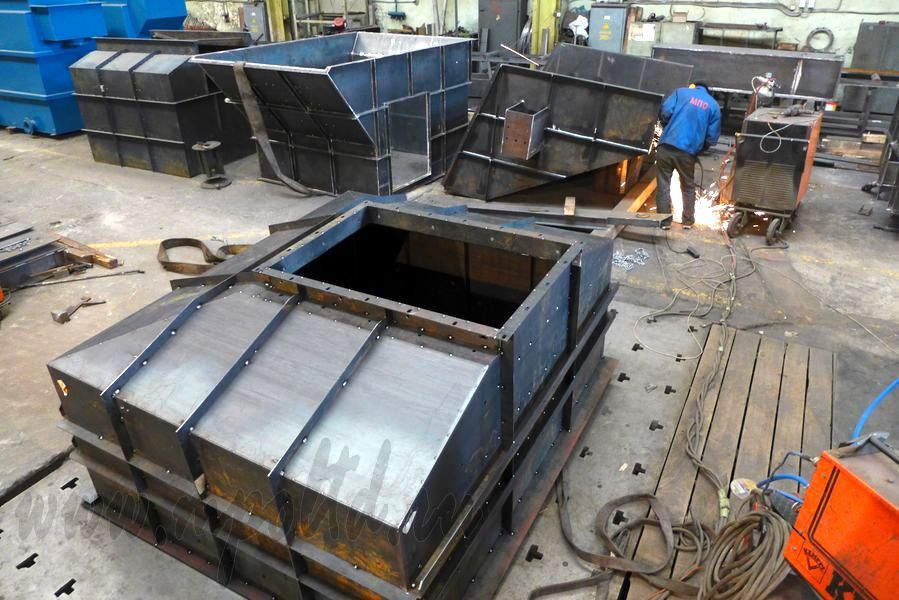 Бункер для сыпучих материалов производства «Машпром-Оборудования»